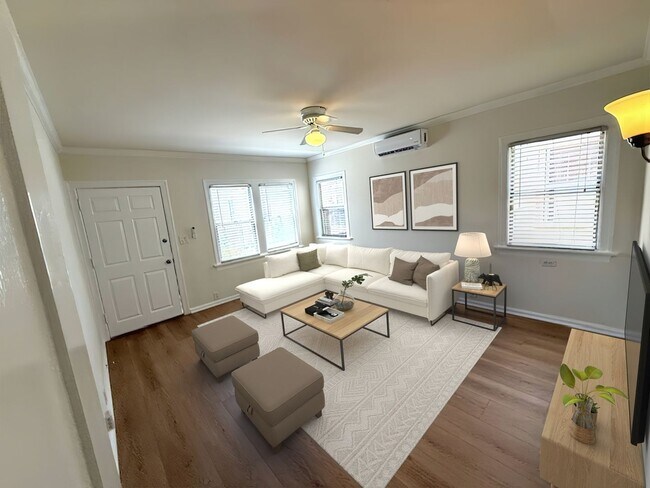Foto del edificio - Newly Updated Cottage - Fenced Backyard, 1...