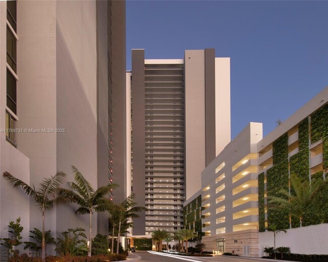 Foto del edificio - 16385 Biscayne Blvd