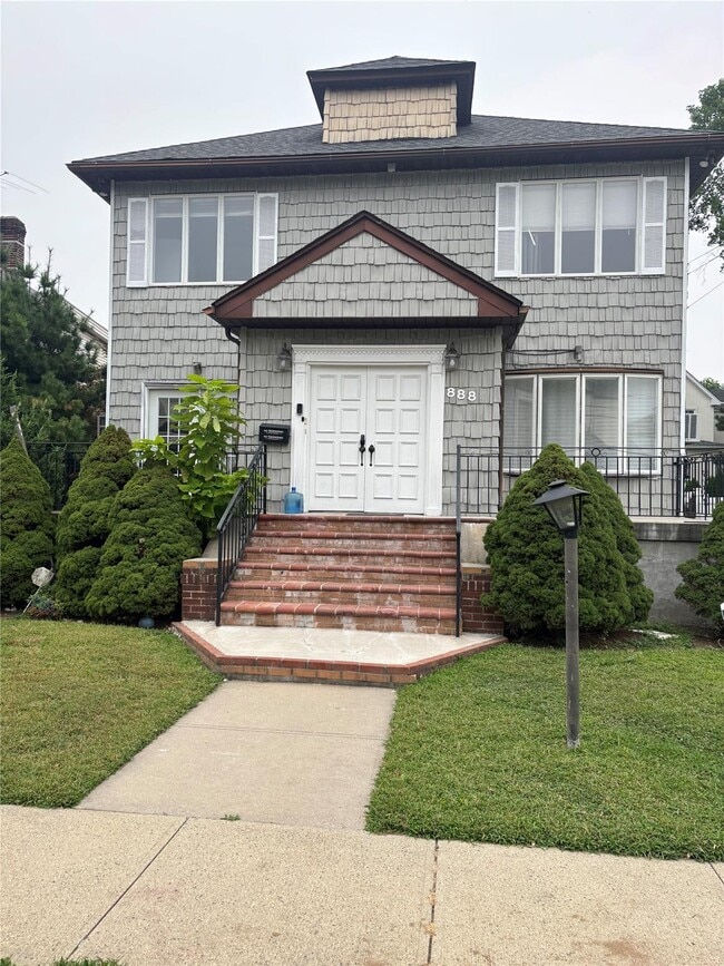 Building Photo - 888 Cambridge Rd
