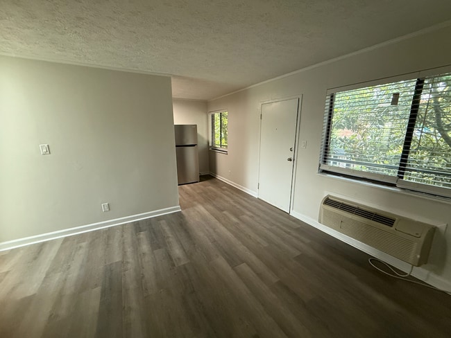 Photo - Painter Ave Apartment