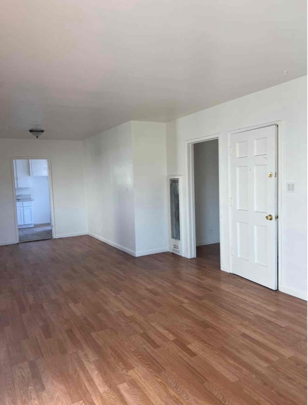 Building Photo - 11411 Oxnard St