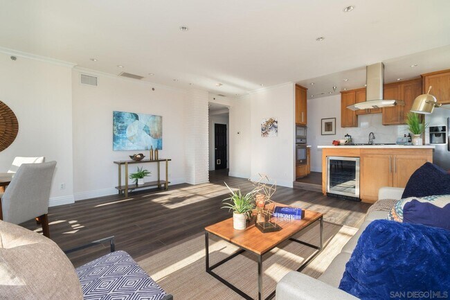 Building Photo - 702 Ash St