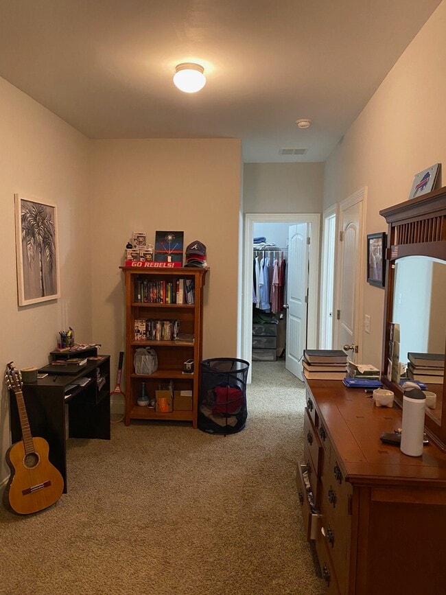 Building Photo - 318 Paul T Cir