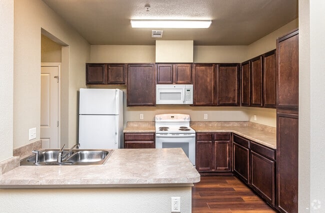 1BR, 1BA - 715SF Kitchen - The Park at Sutton Oaks