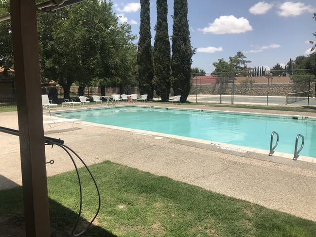 Pool access for tenants and guests - 1925 Trawood Dr