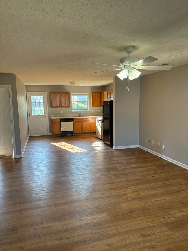 Foto del edificio - 1045 Pinoak Dr