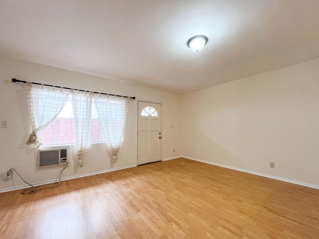 Building Photo - 6023 Tujunga Ave