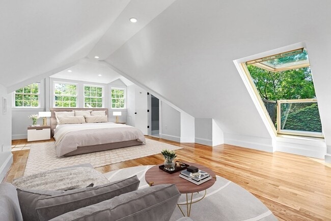 Building Photo - 129 Oxford St