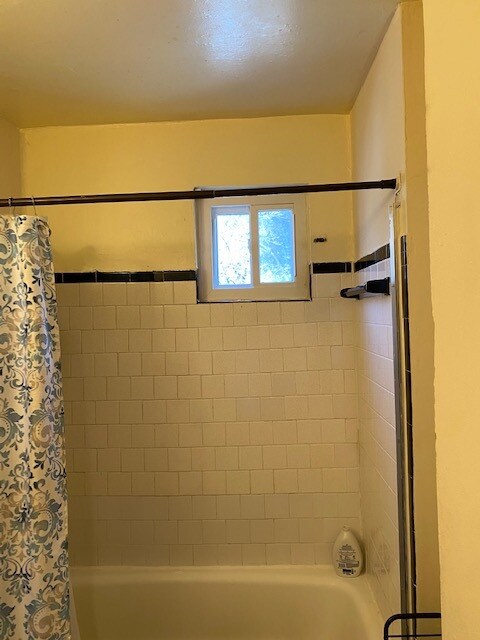 Foto del edificio - 5707 Adleigh Ave