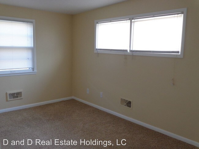 Building Photo - 1308 J Ave NE