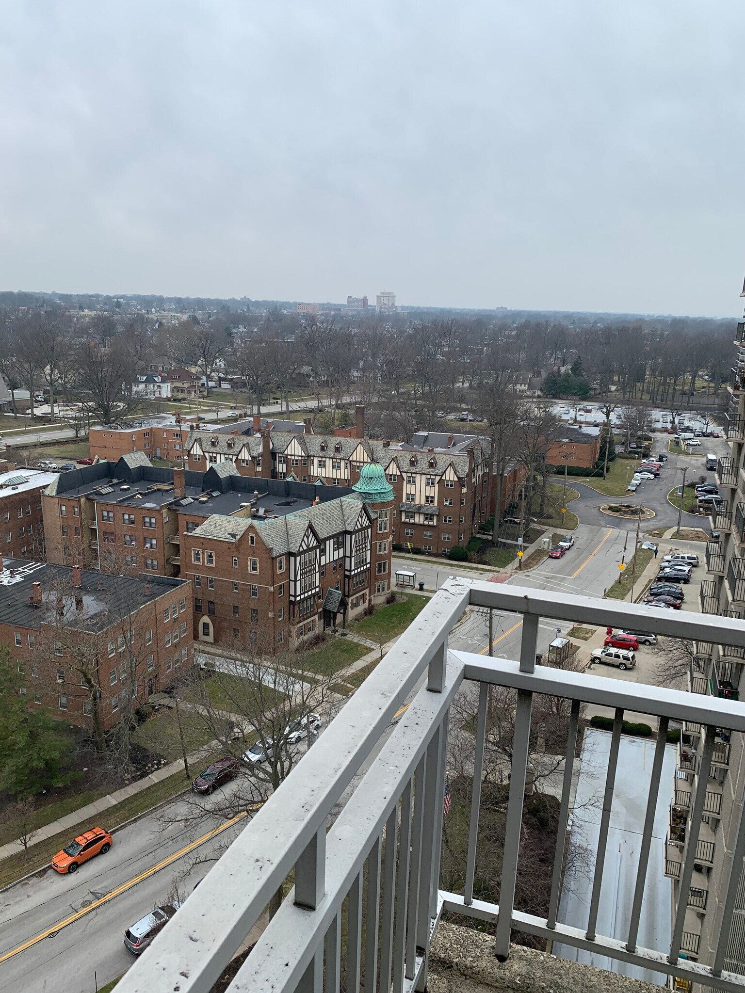 12000 Edgewater – photo 2