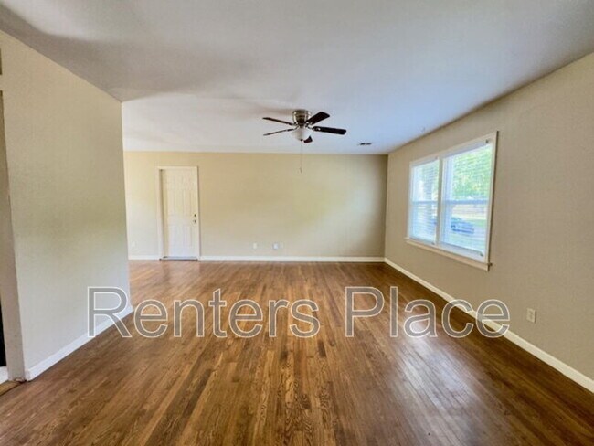 Building Photo - 1510 E 45th Pl