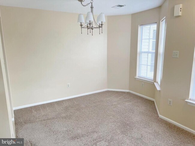 Building Photo - 402 Bedford Ct