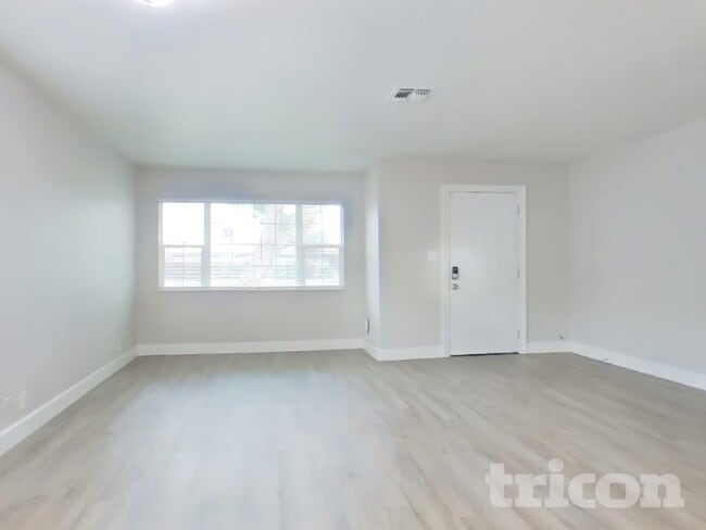 Foto del edificio - 904 Bidwell St