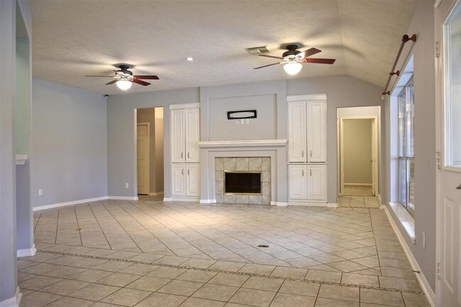 Building Photo - 5706 Capella Park Dr