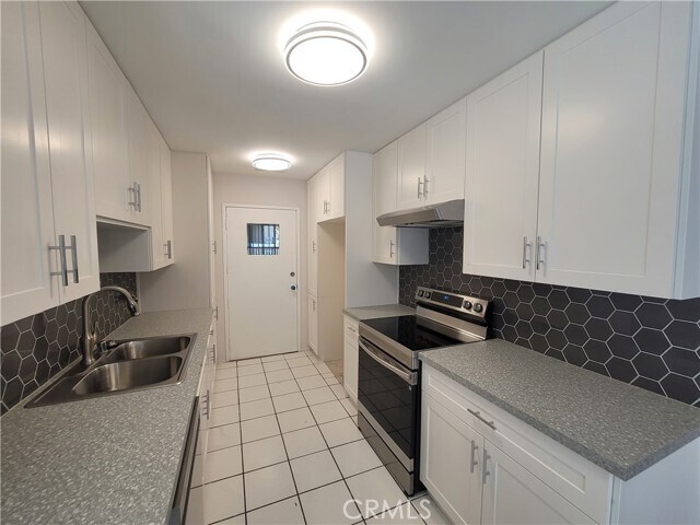 Foto del edificio - 5301 Balboa Blvd