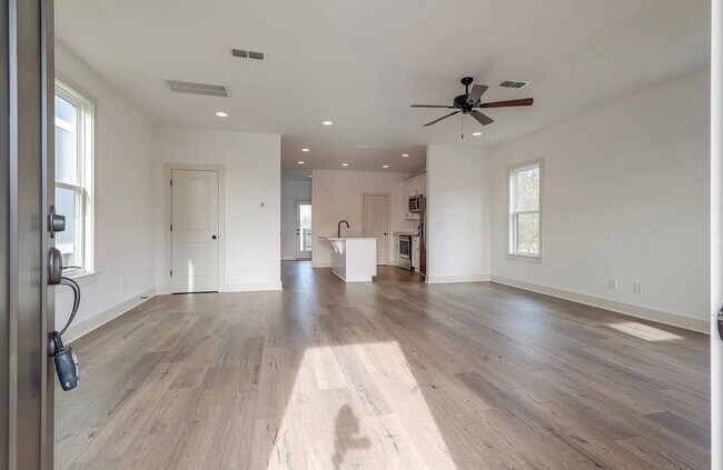 Living Room / Entrance - 6116 Robertson Ave