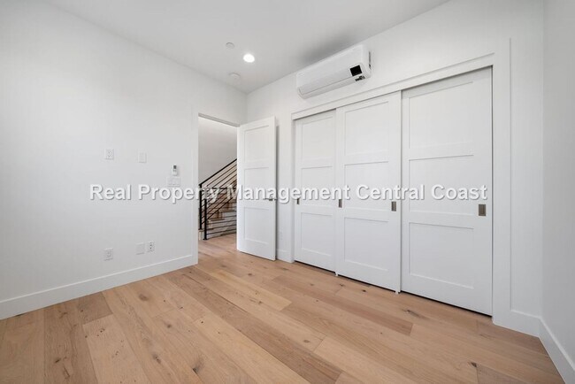 Foto del edificio - LEASE PENDING - Executive Townhome in Avil...