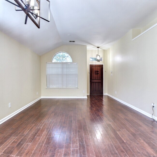 Foto del edificio - 4211 Briarbend Rd