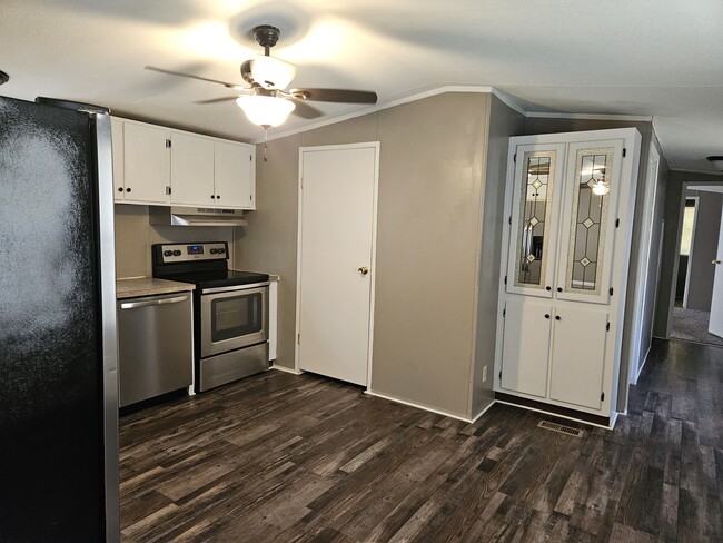 Building Photo - 38 Lynnwood Cir