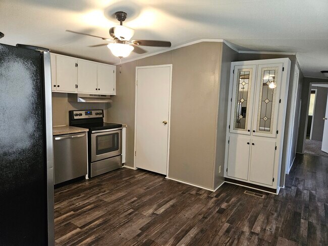 Foto del edificio - 38 Lynnwood Cir