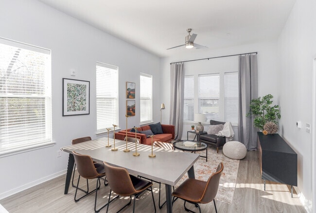 1BR, 1BA - 794 SF - Pullman Pointe