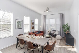 Interior Photo - Pullman Pointe