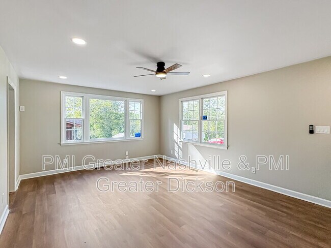 Foto del edificio - 105 W Ray St