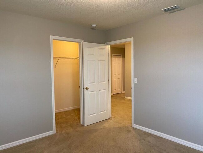 Building Photo - 5219 Villa Rosa Ave