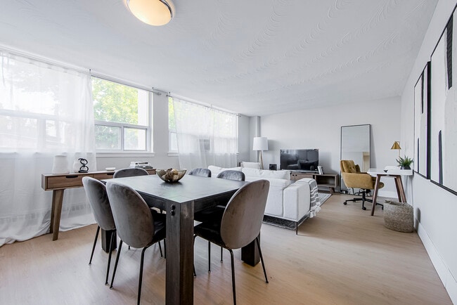 Building Photo - Dufferin Heights