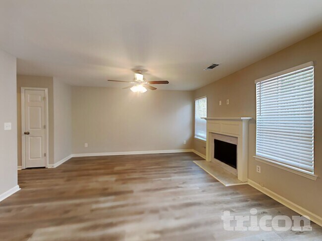 Building Photo - 128 Hidden Creek Dr