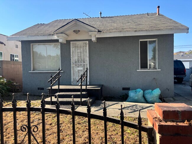 Photo - 739 E 91st St House