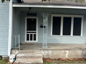 Building Photo - 4621 Davenport St