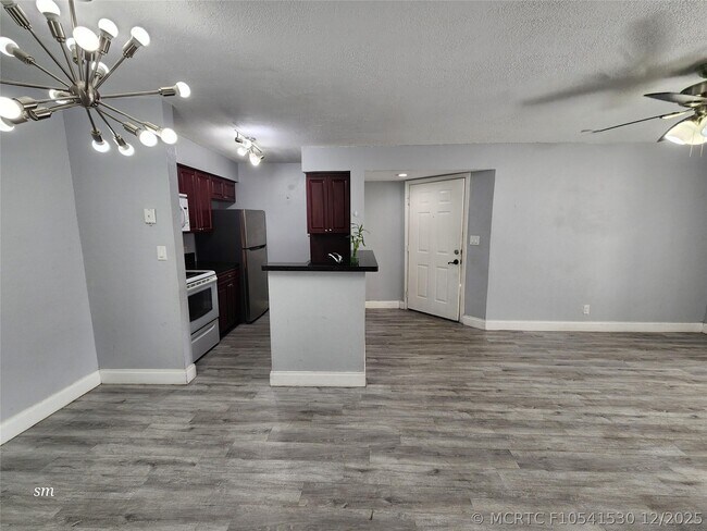 Building Photo - 2736 S University Dr