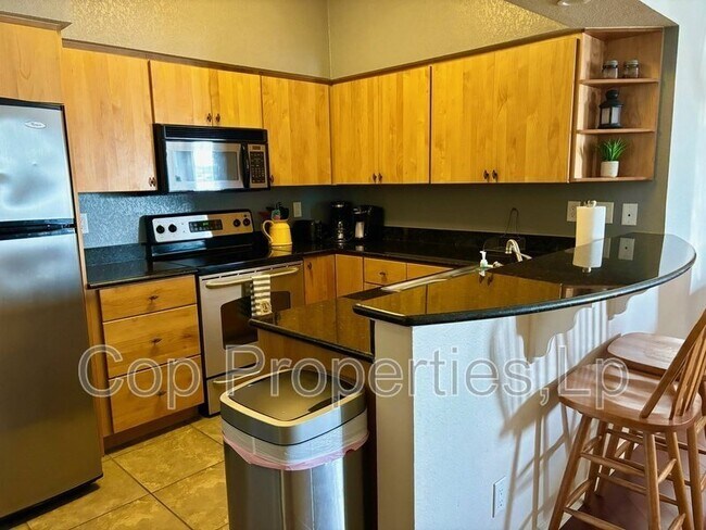Building Photo - "Experience Lakeside Living: Spacious 2-Bed, 2-Bath Condo in Lago Vista!"