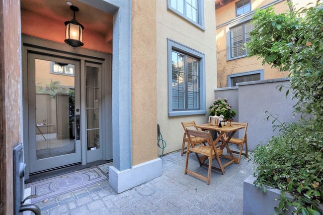 Building Photo - 356 Santana Row