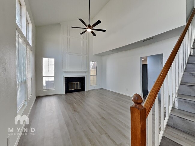 Building Photo - 1616 Beach Ln