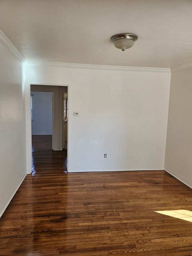 Building Photo - Charming 3/2 In Point Loma
