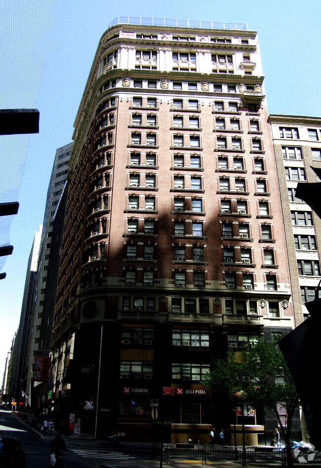 View from the southwest along William Street at Maiden Lane - The Howell