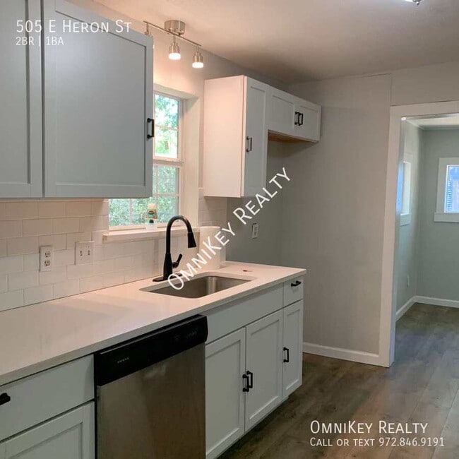 Building Photo - 505 E Heron St