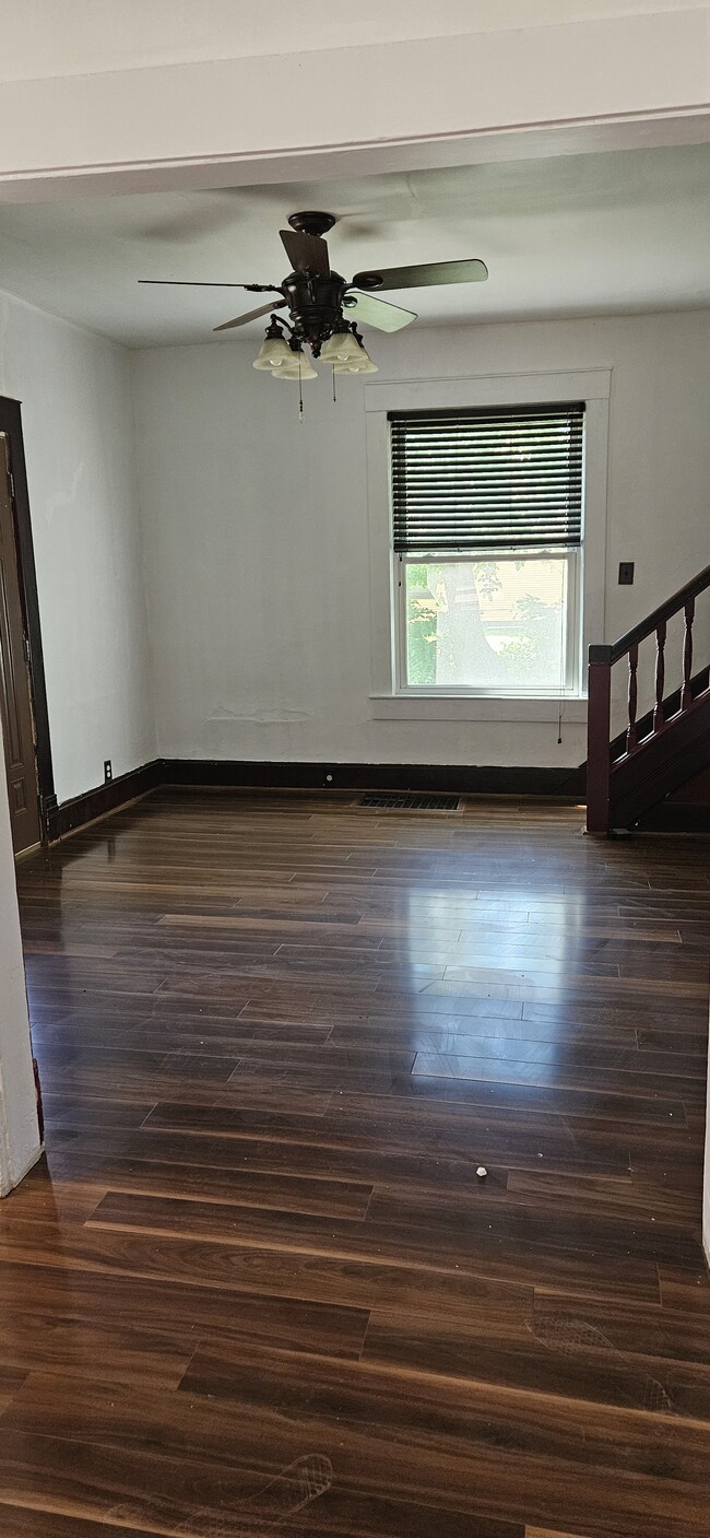 Building Photo - 129 N Bergan Ave