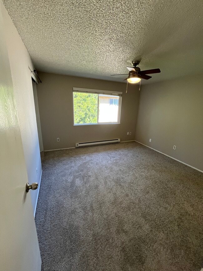 Building Photo - 4165 SE Cesar E Chavez Blvd