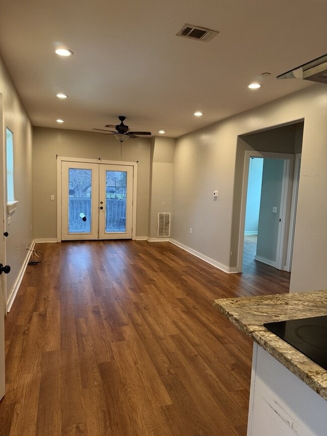 Building Photo - 430 Schmidt Rd