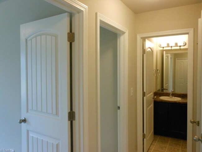 Building Photo - 2407 Hartfield Cir