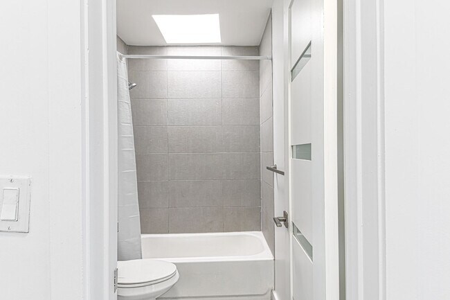 Foto del edificio - 5005 August St