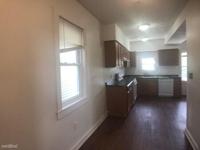 Foto del edificio - 3 br, 1 bath House - 507 Noblestown Rd