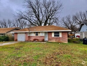 Building Photo - 830 Crestview Ave