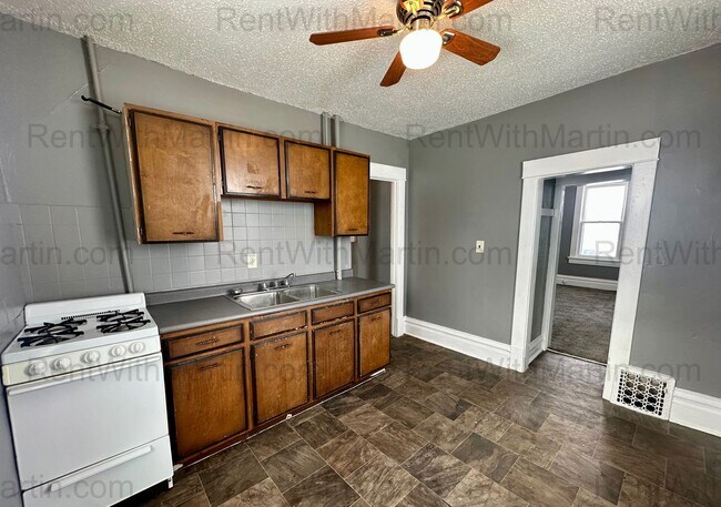 Building Photo - 910 Mulberry St