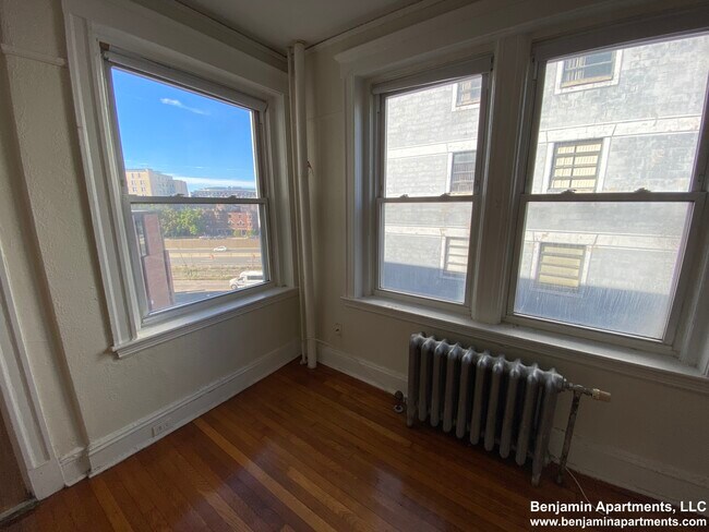Building Photo - 1191 Boylston St