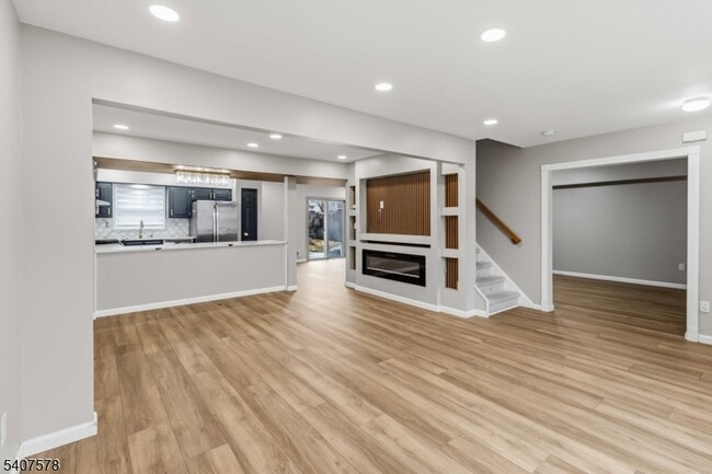 Building Photo - 19 Dacotah Ave